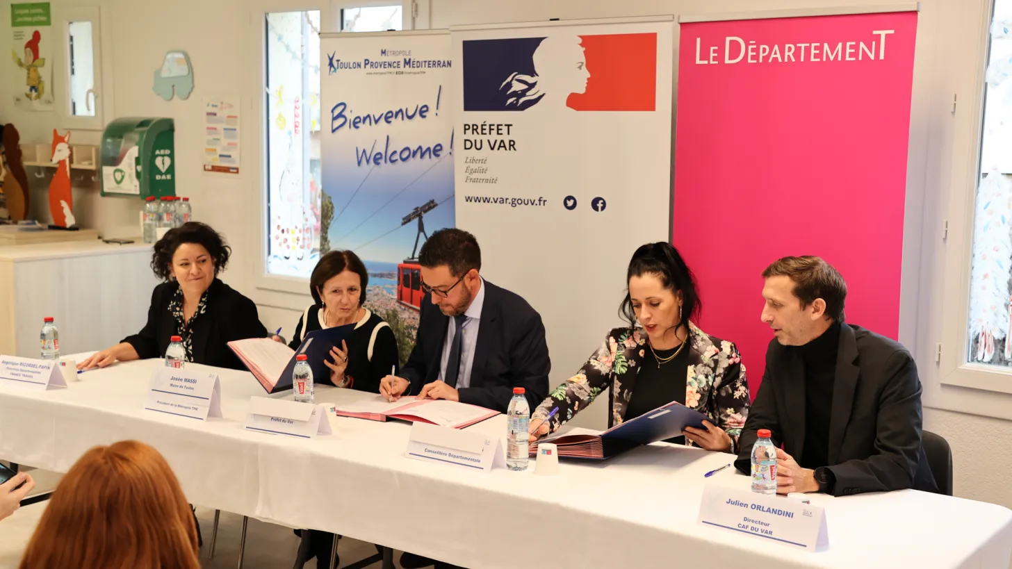 Signature des conventions pour lutter contre les pauvretés 