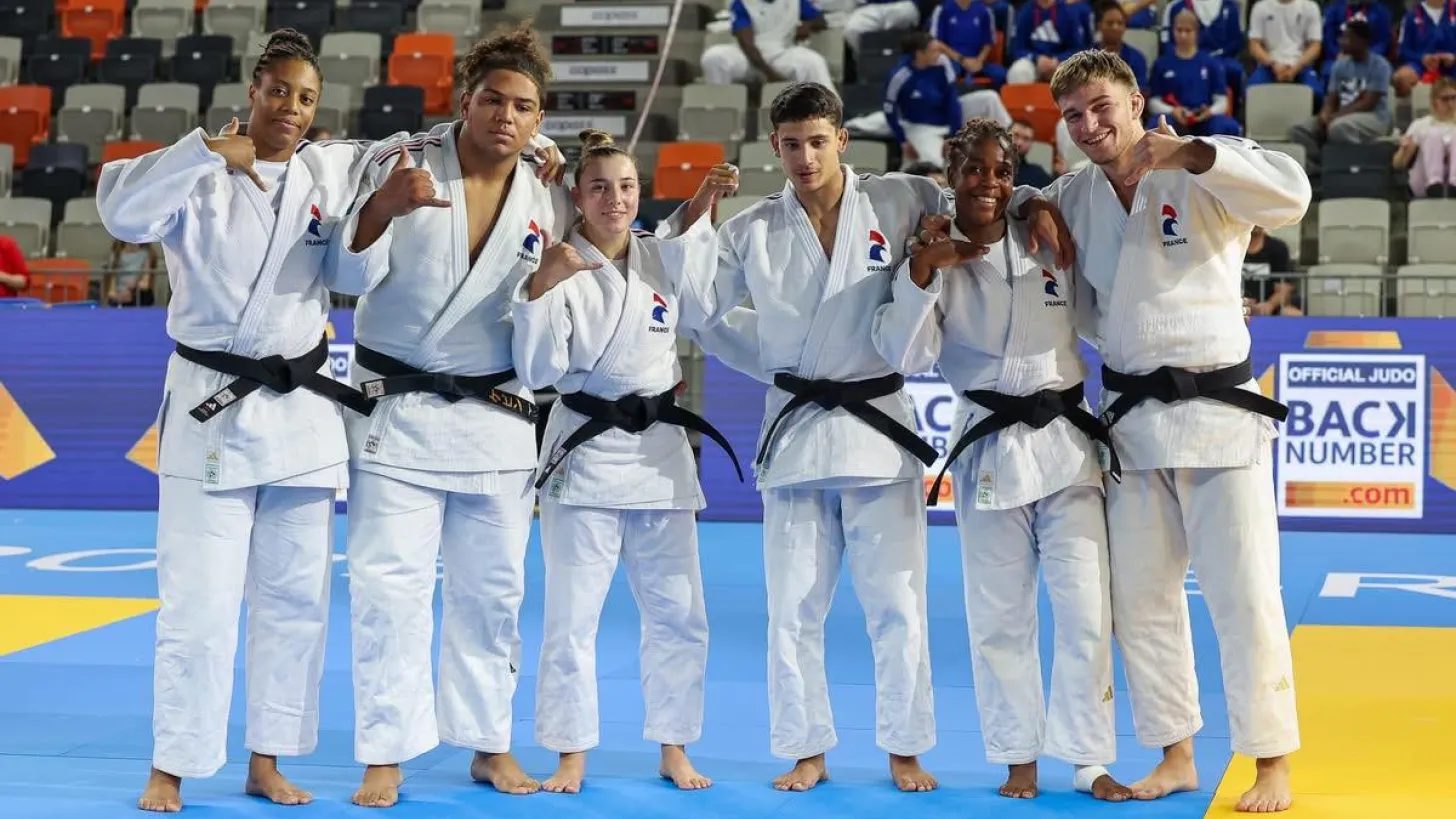 Célia Cancan CHAMPIONNE D’EUROPE PAR ÉQUIPE (1ère personne à Gauche) ©DR