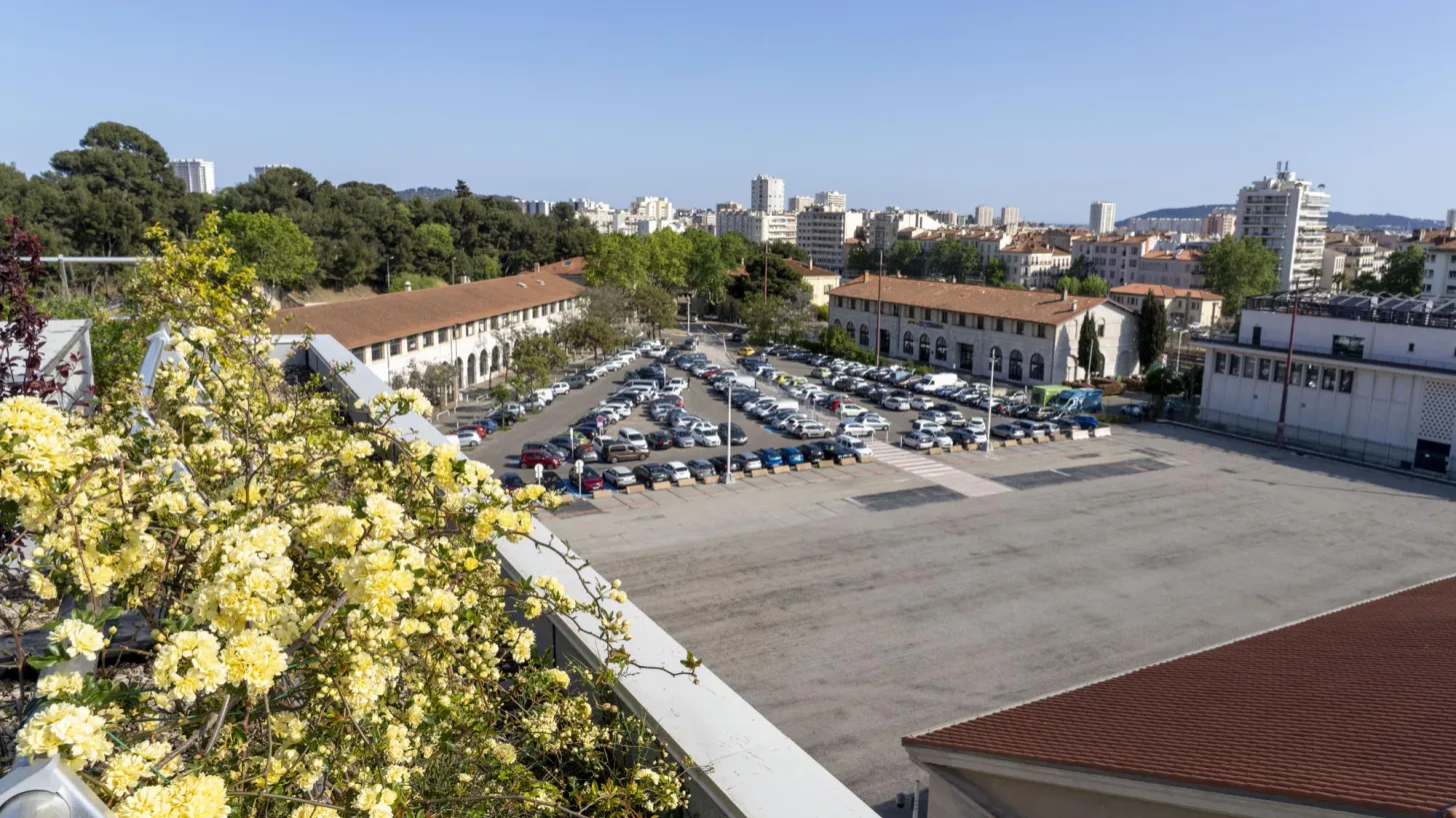 Toit végétalisé du parking Zénith Préfecture à Toulon, visite du 28 avril 2025