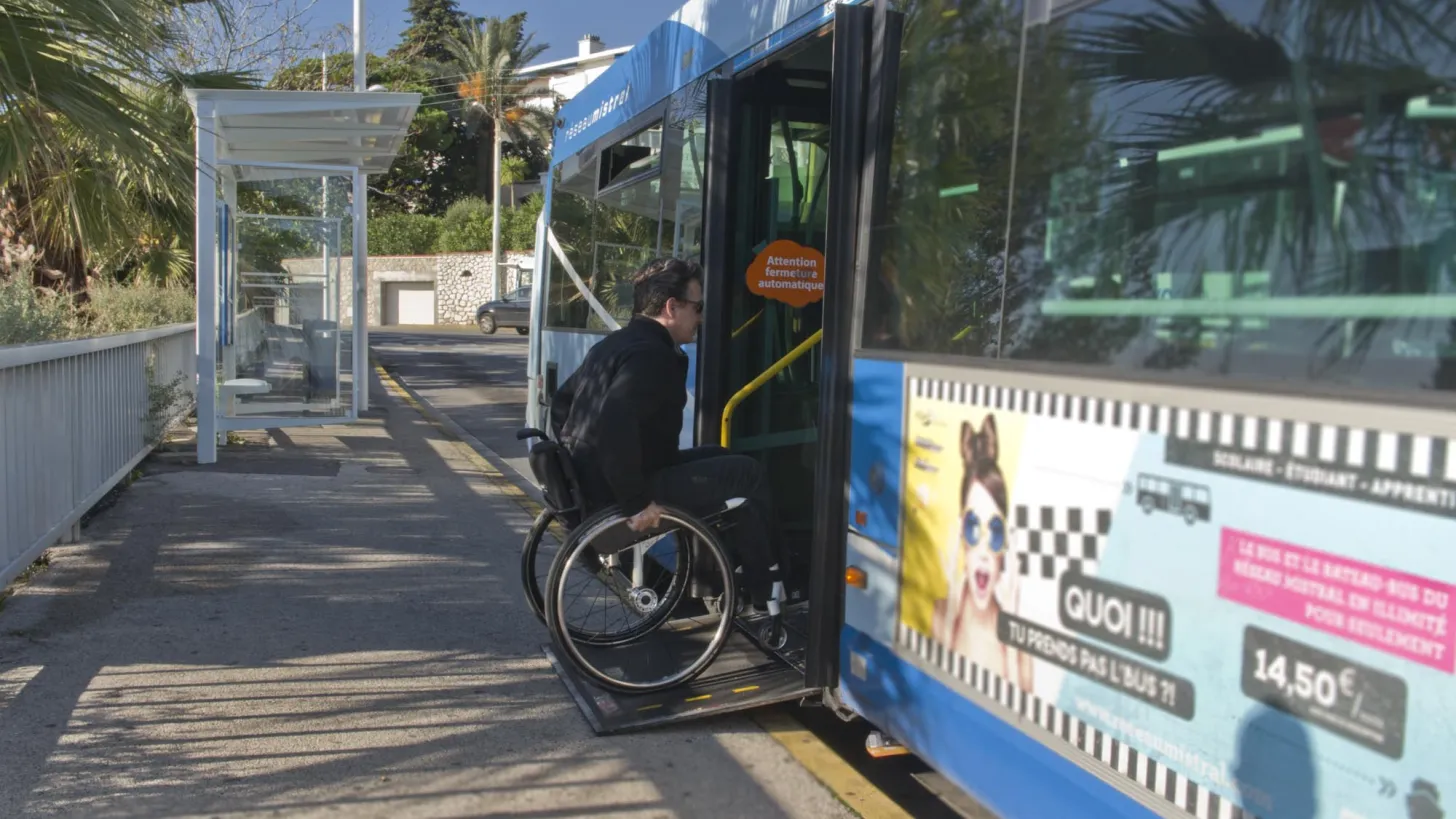 Accès handicapé dans les bus du réseau Mistral