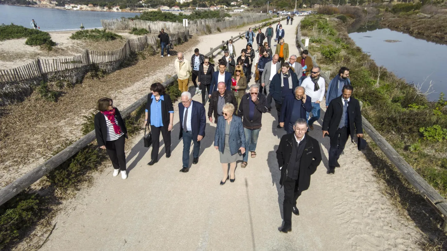 Conférence de presse : la défense du tombolo ouest de Hyères