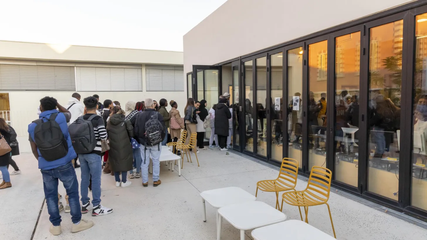 Don d'ordinateurs au Lycée professionnel de Claret - Toulon