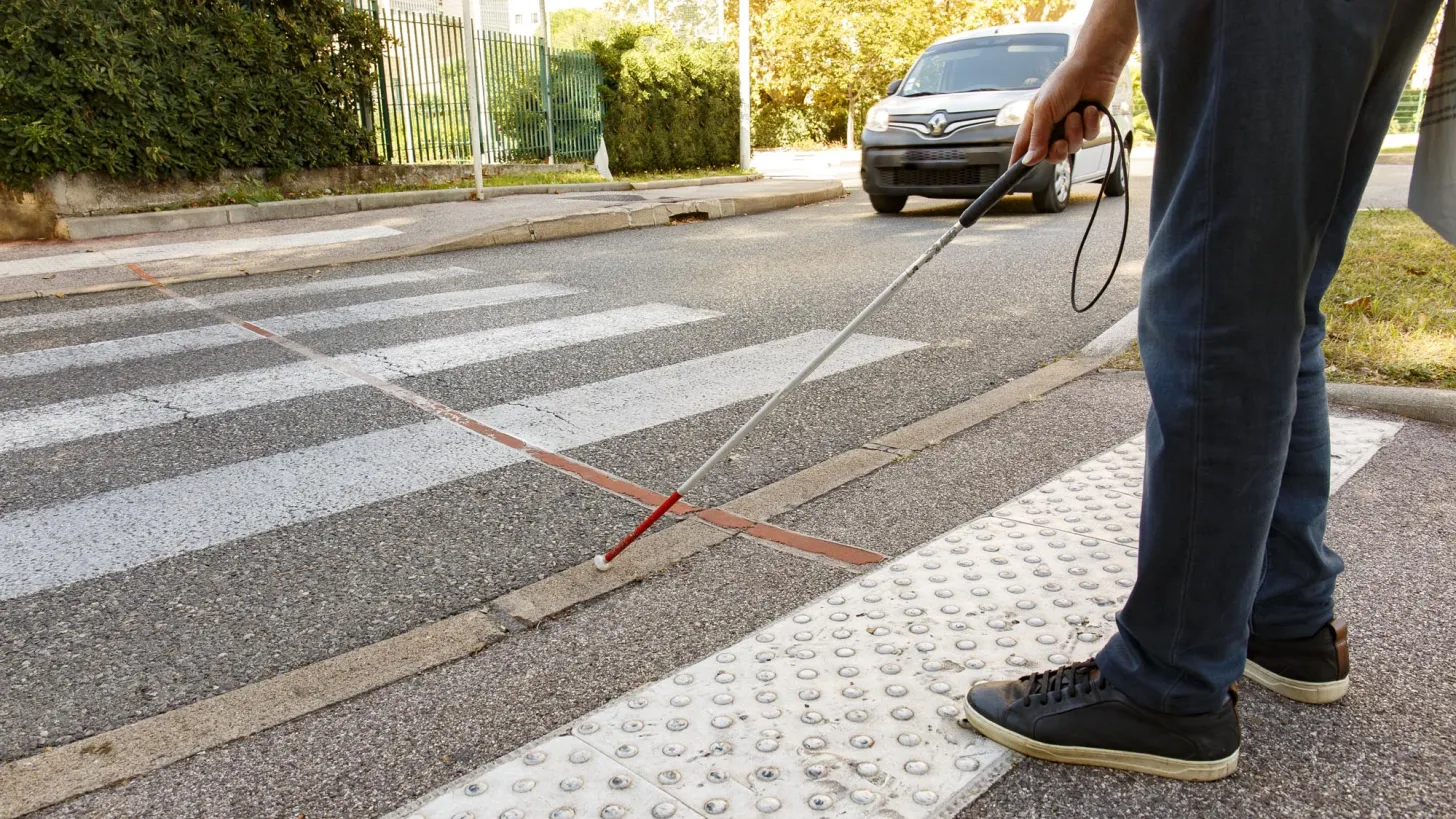 Passage piéton - personne non voyante