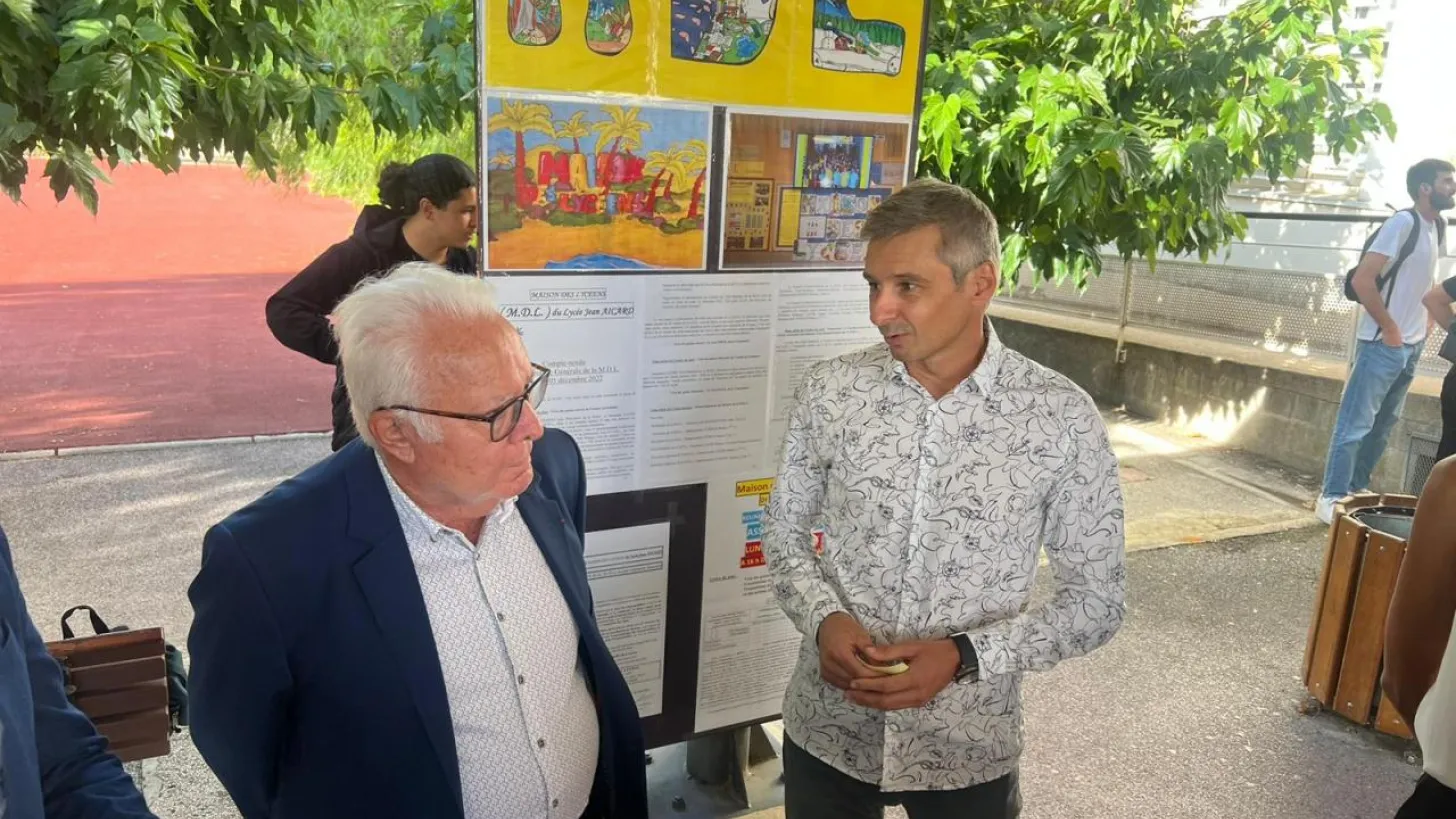 Jean-Pierre Giran et François Bonny pour le 1000e ordinateur donné - septembre 2023