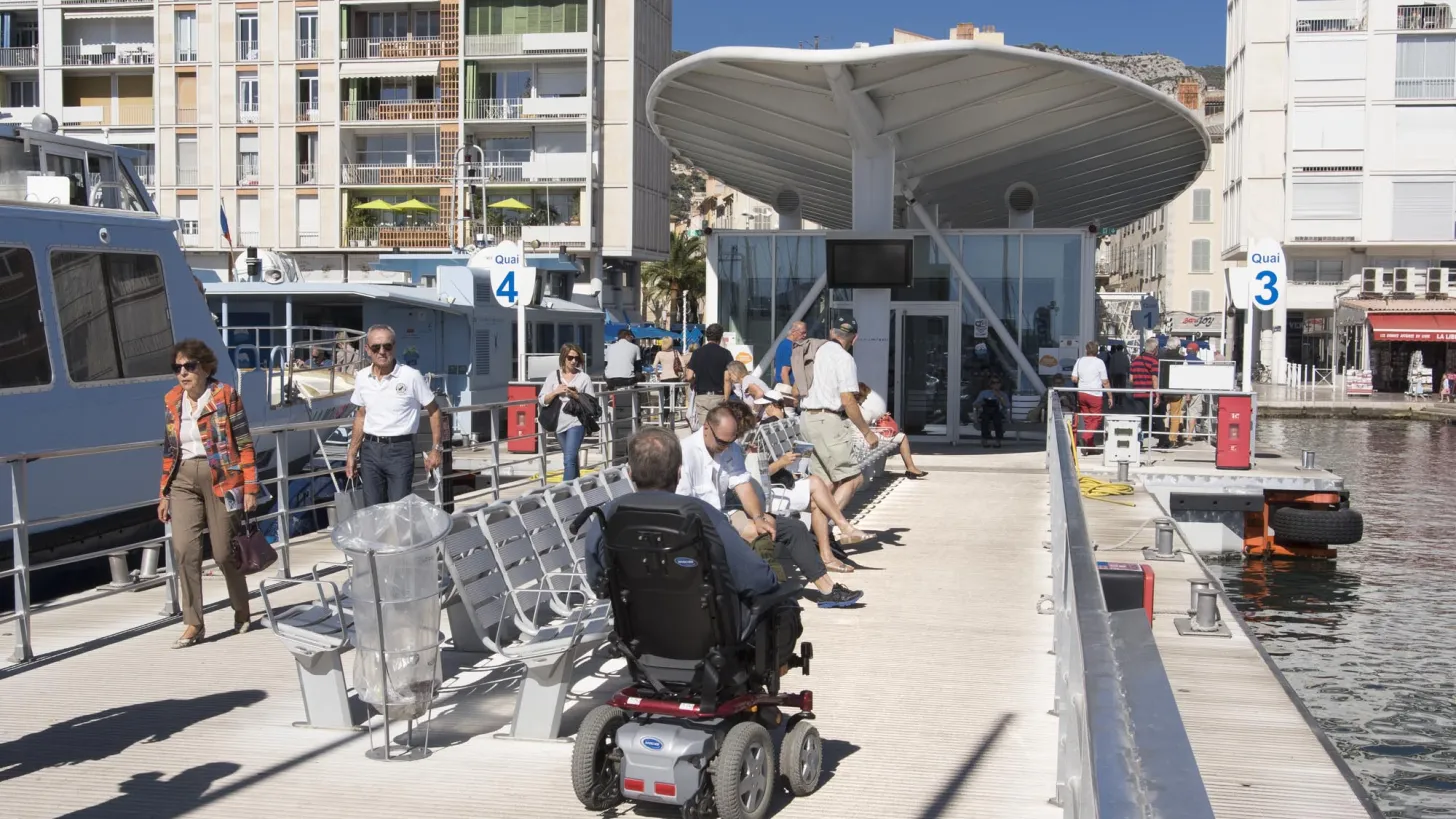 Bateau bus accès personne en situation de handicap