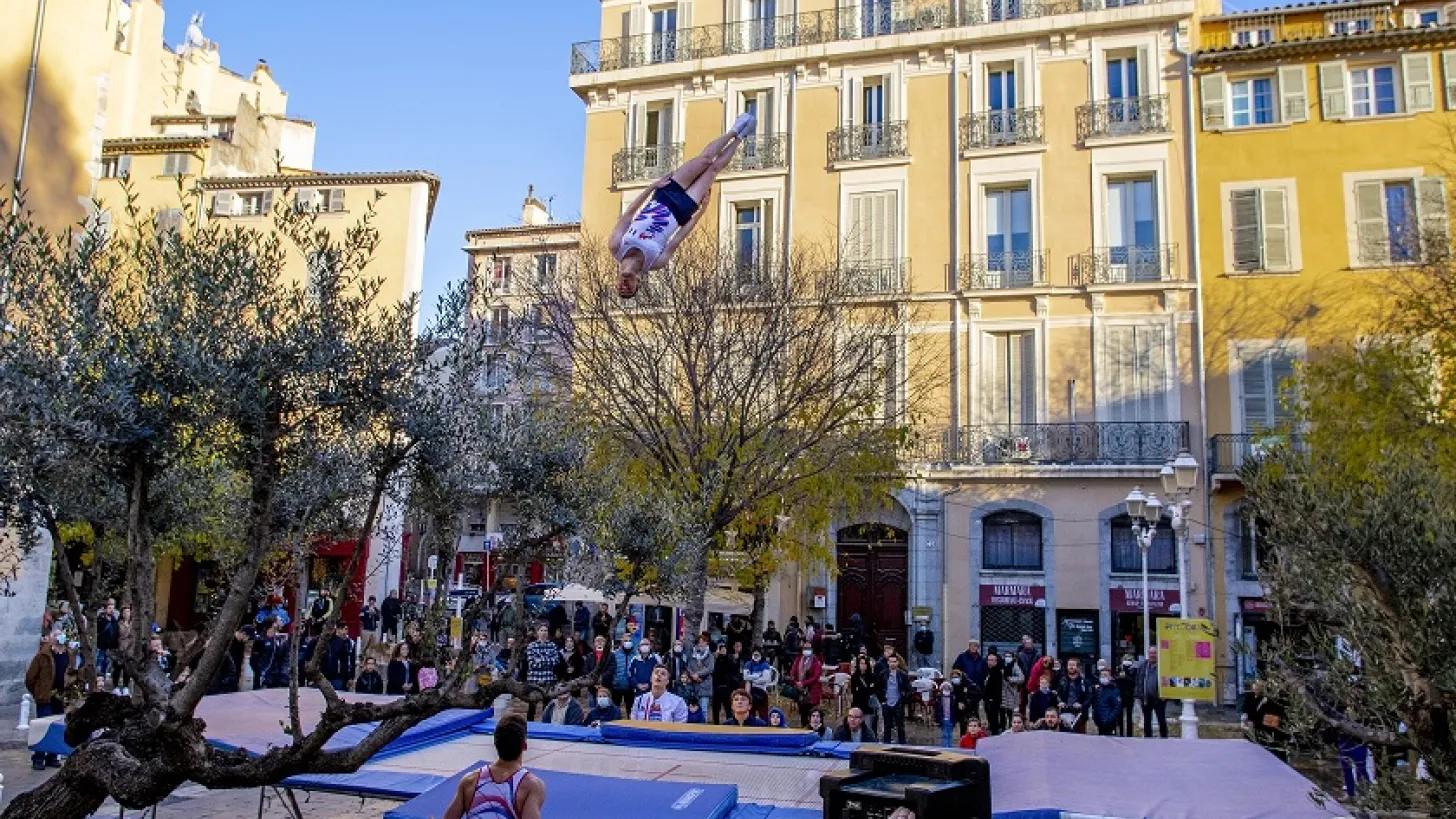 Trampoline durant le festival Pitchouns à Toulon