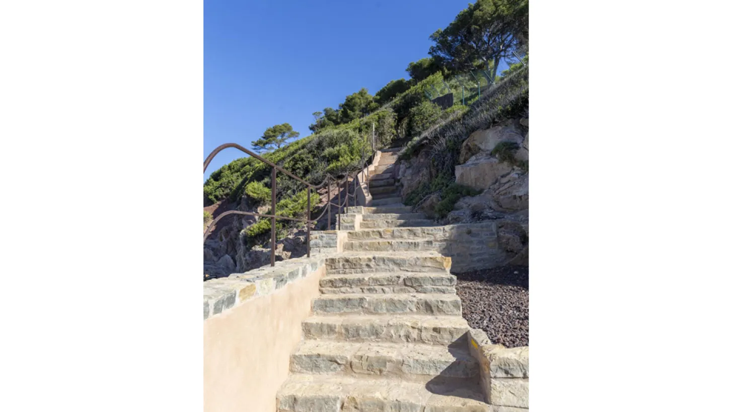 Le sentier entre les Bonnettes et La Garonne aménagé en hauteur