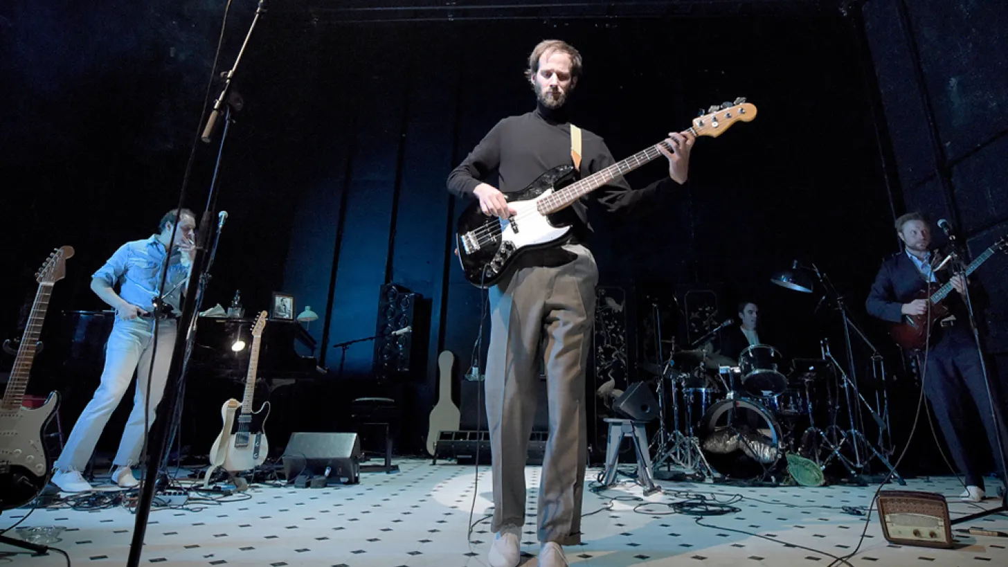 Les Serge (Gainsbourg Point Barre)- La Comédie Française