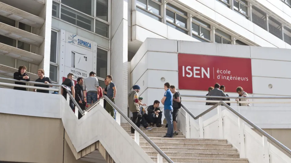étudiants-ingénieurs-toulon