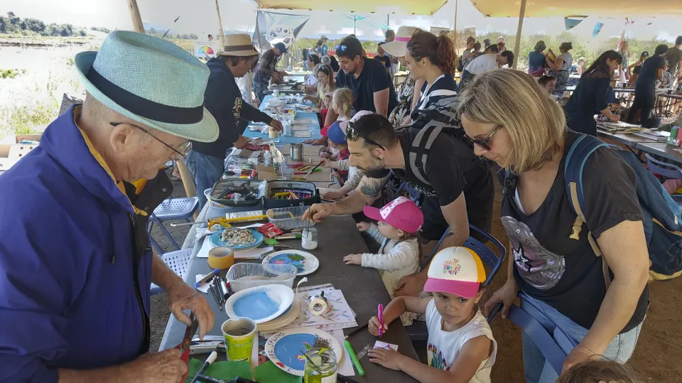 Ateliers artistiques avec enfants organisés pendant la Fête de la nature au Salins d'Hyères
