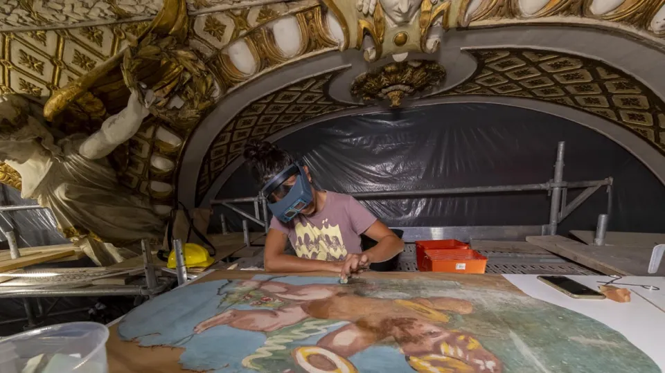 Restauration décors du plafond de l'Opéra de Toulon