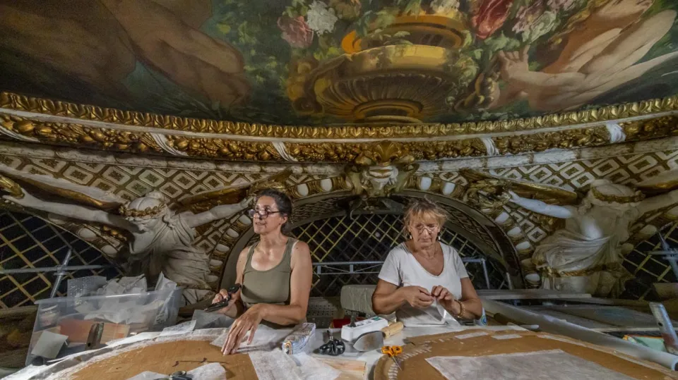Restauration décors du plafond de l'Opéra de Toulon
