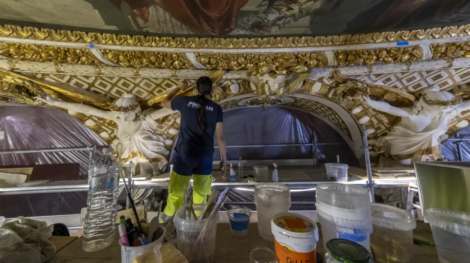 Restauration décors du plafond de l'Opéra de Toulon