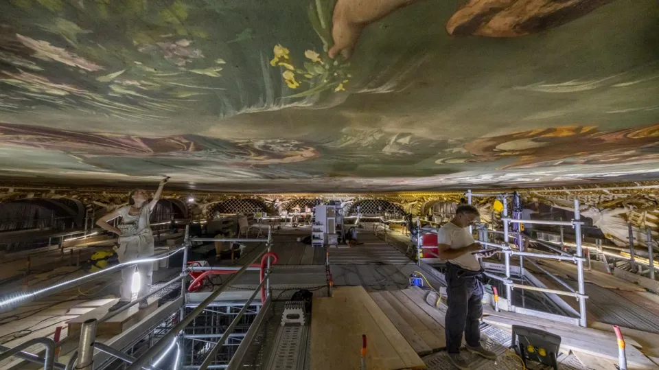 Restauration décors du plafond de l'Opéra de Toulon