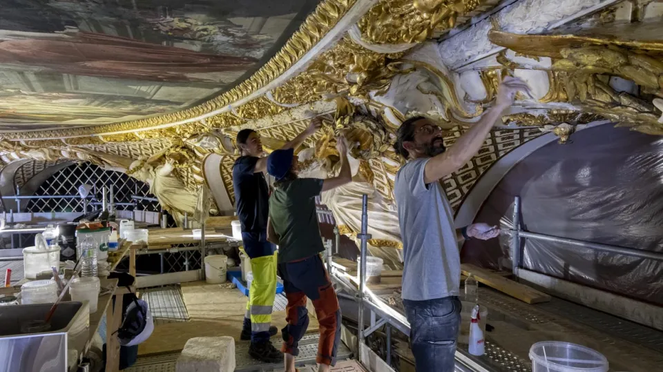 Restauration décors du plafond de l'Opéra de Toulon