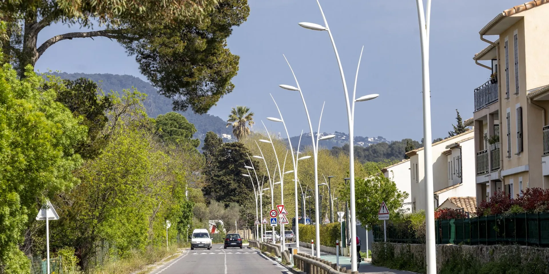 Une piste cyclable du Pradet avec un éclairage public