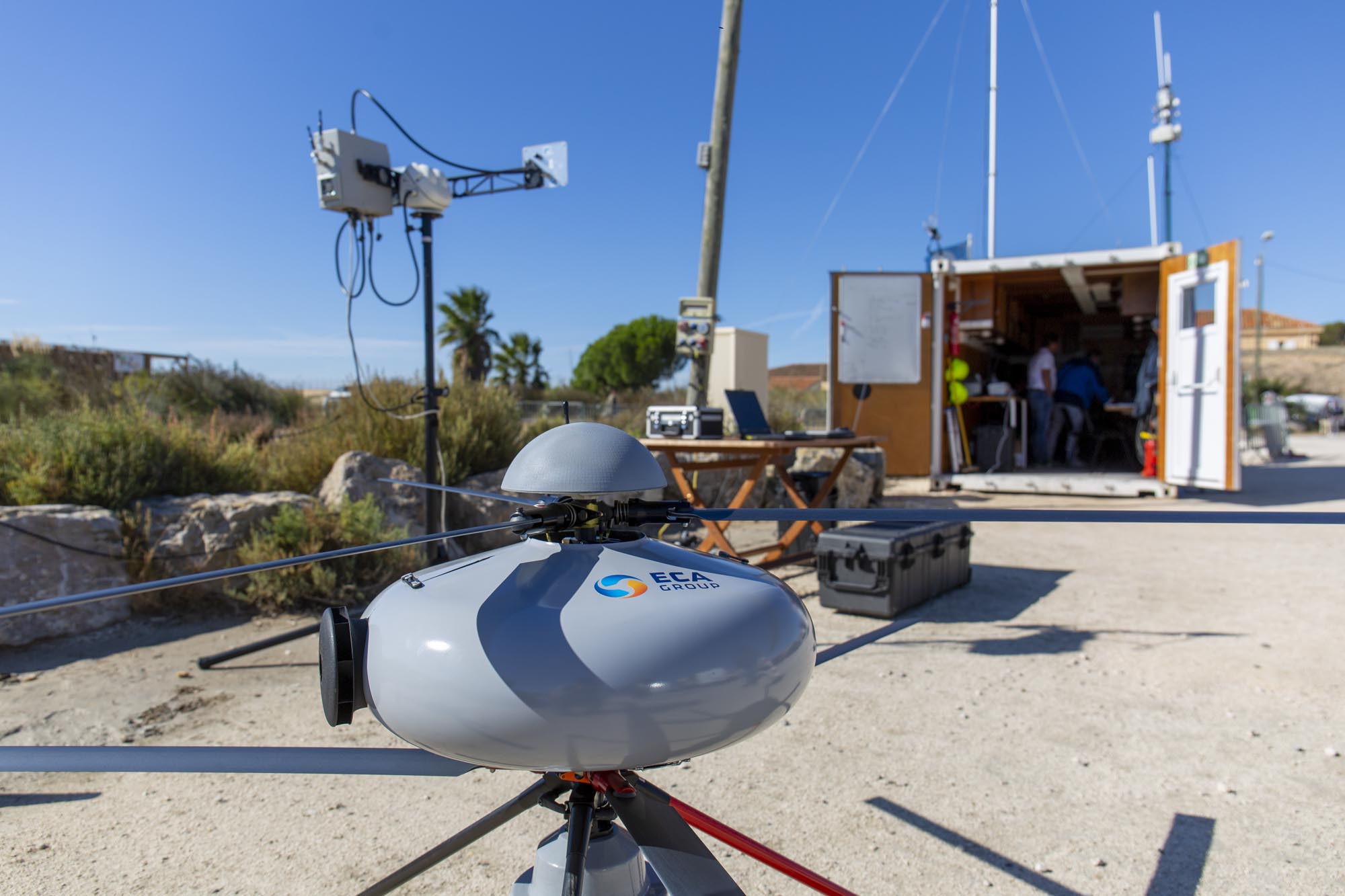 Sous la surveillance des drones : démonstrations sur le plan d'eau d'Hyères  | Métropole Toulon Provence Méditerranée