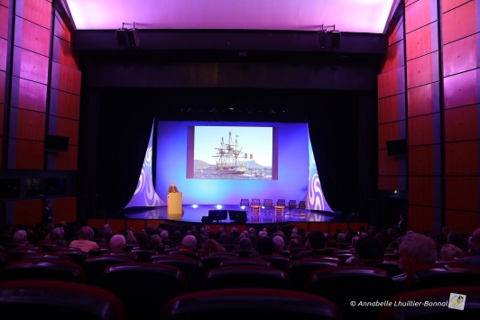 Conférence du commandant de l'Hermione Yann Cariou au Palais Neptune