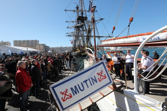 Le Mutin et l'Hermione amarrés au quai de la Corse