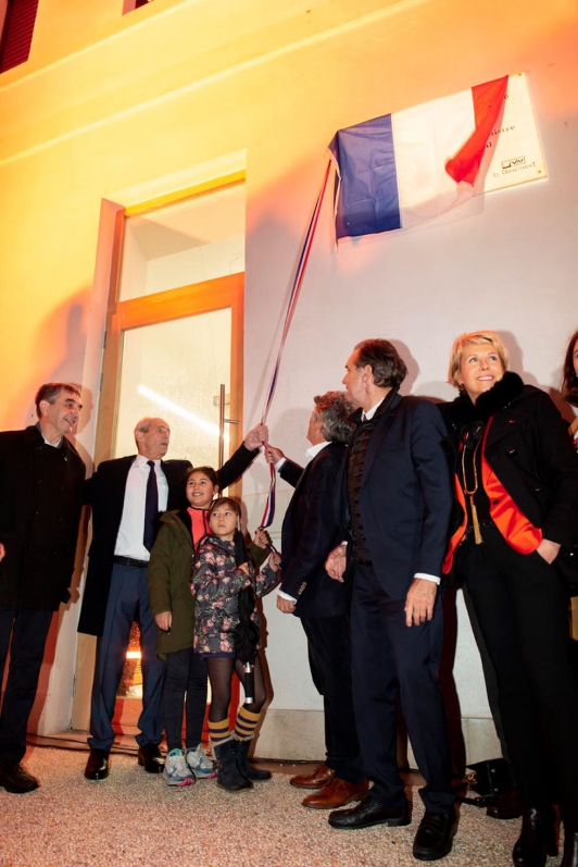 Dévoilement de la plaque de la médiathèque: Gilles Rebêche, Hubert Falco, Jean-Louis Borloo, Renaud Muselier et Corinne Vezzoni