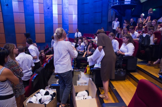 J-4 : réunion des bénévoles au Palais Neptune avec remise des consignes, tshirts, casquettes,...