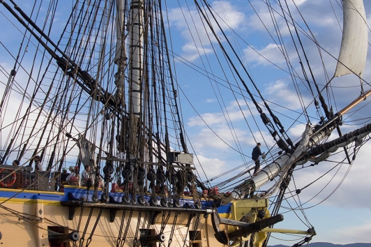 Arrivée de l'Hermione dans la rade de Toulon