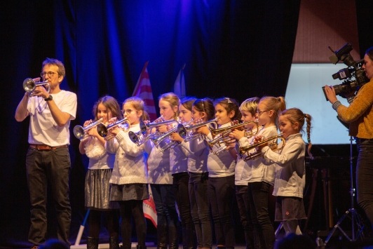 Remise officielle des instruments de musique du dispositif Orchestre à l'école