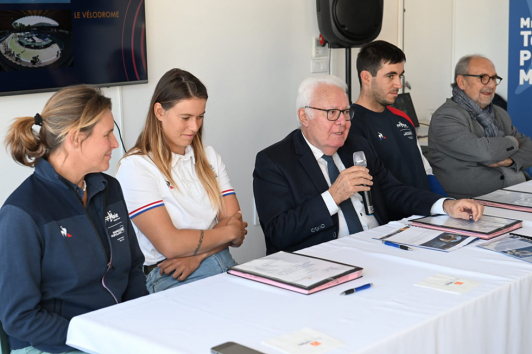 Signature de la convention de soutien aux athlètes Laurianne Nolot et Axel Mazela à Hyères