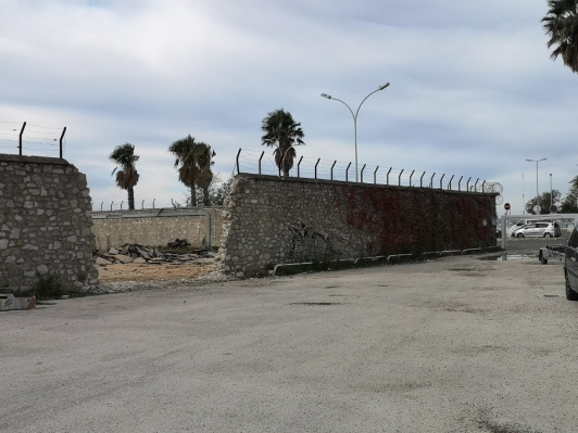 Déconstruction du mur d'enceinte de l'ancien Arsenal