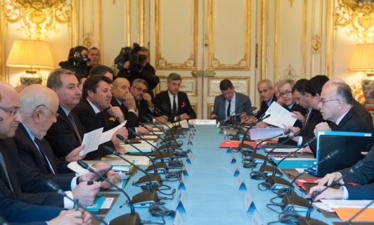 Réunion sur les métropoles françaises à Matignon