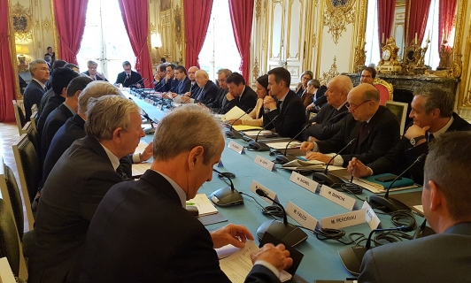 Réunion sur les métropoles françaises à Matignon