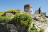 La Garde - La tour du château et la chapelle romane